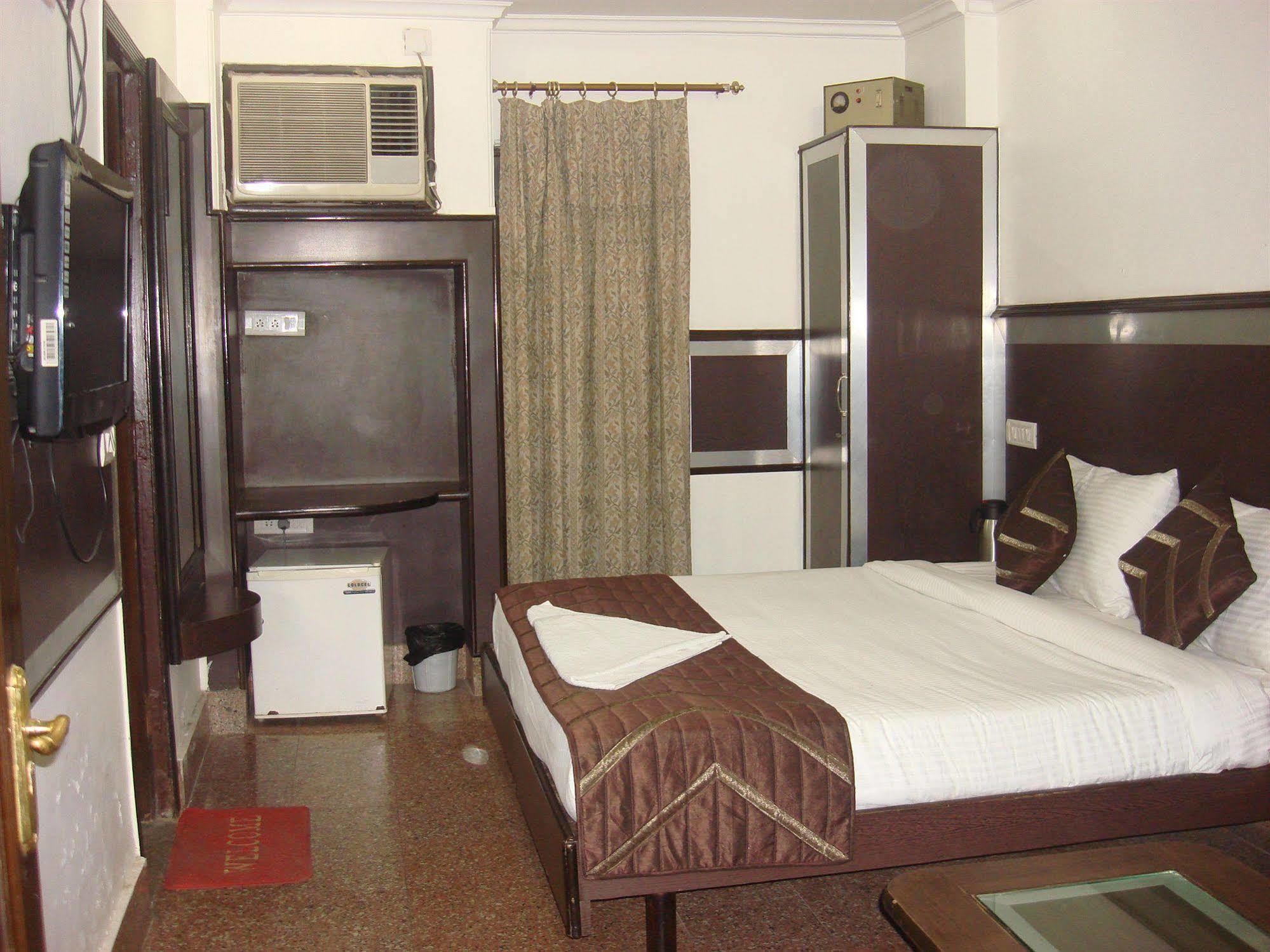 Hotel Rama Deluxe Delhi  Exterior foto